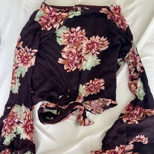 Slightly cropped floral top with bell sleeves